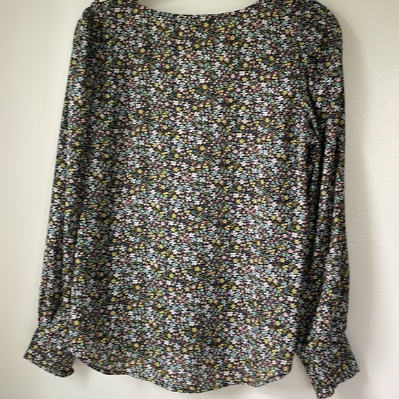 Loft size S navy floral print long sleeve v neck blouse with cuff sleeves. - Picture 6 of 8